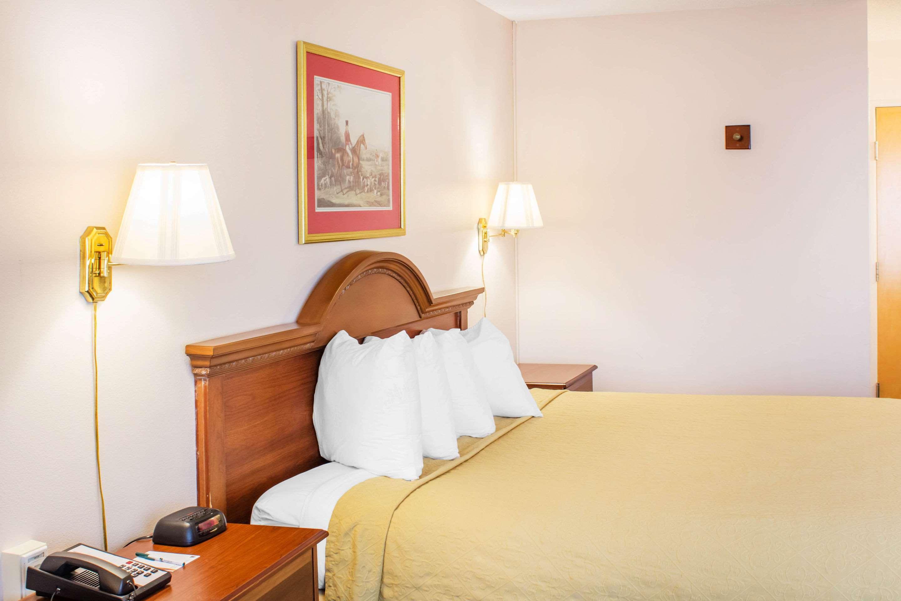 Econo Lodge Ρόλι Εξωτερικό φωτογραφία