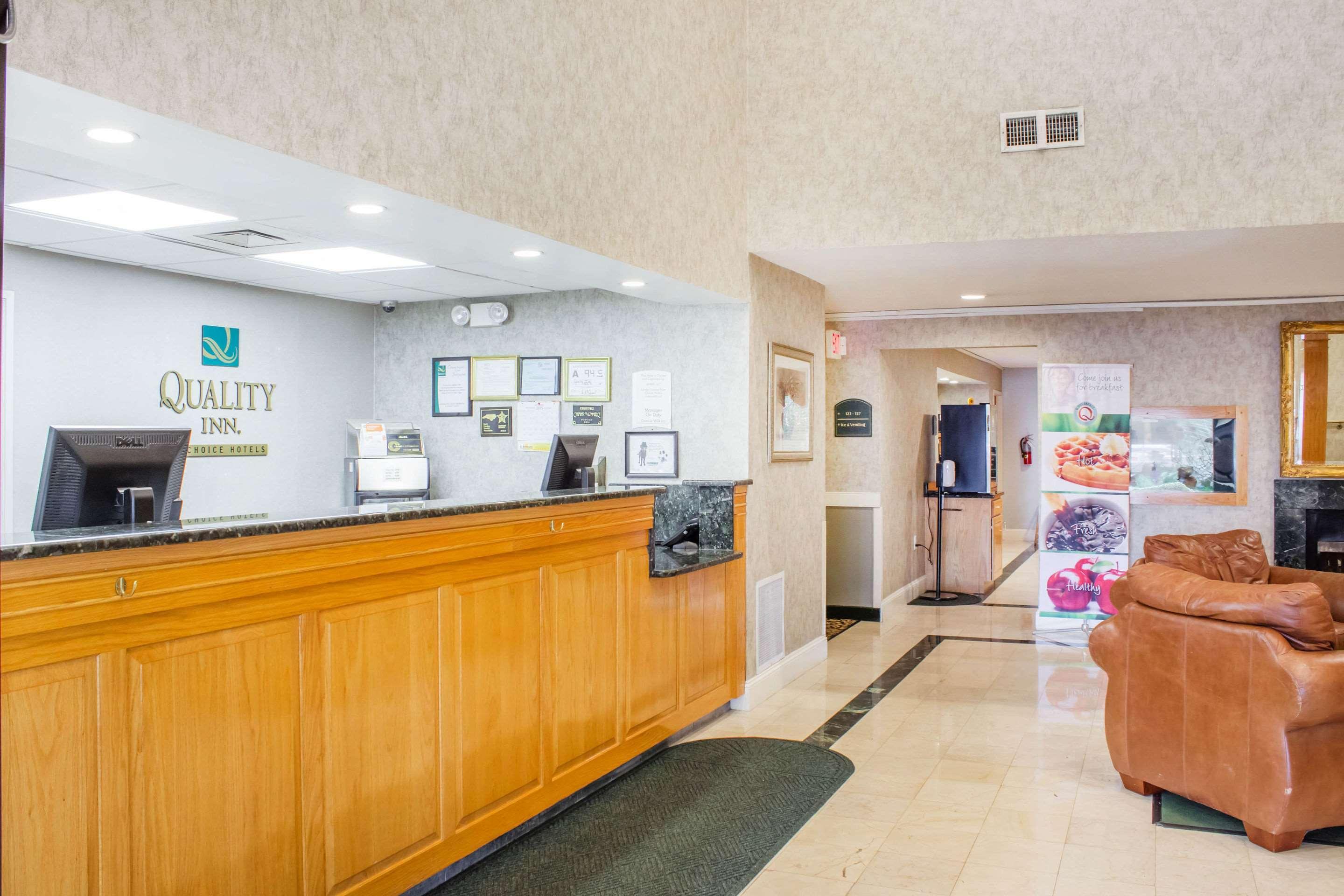 Econo Lodge Ρόλι Εξωτερικό φωτογραφία